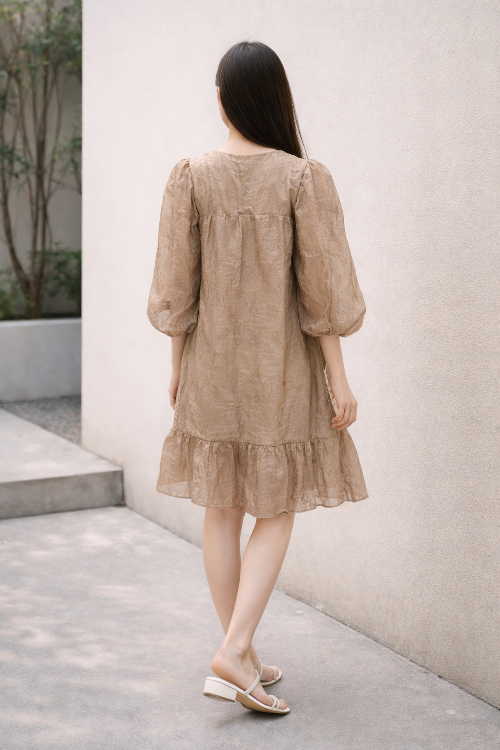 Karin Outer in Brown