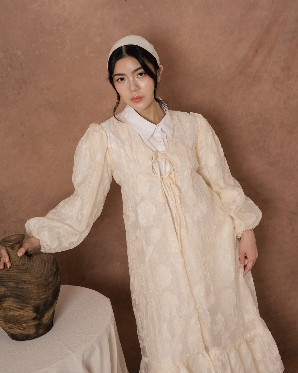 Karin Outer in Ivory